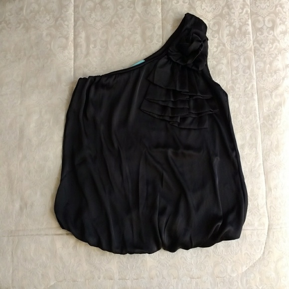 Drapey one-shoulder bubble hem top with rosette - Picture 1 of 3